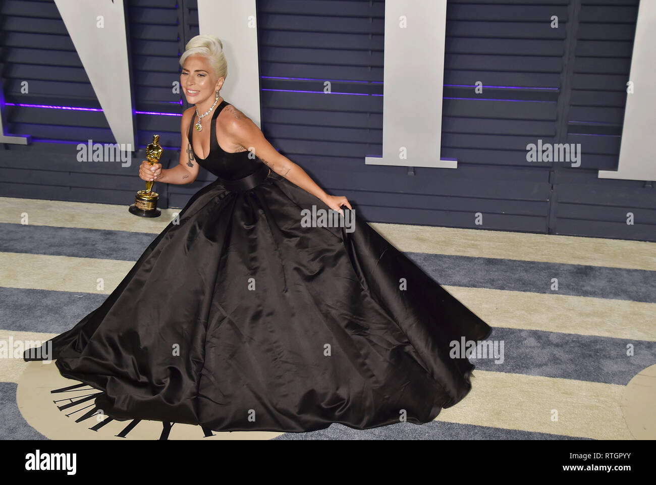 Los Angeles, CA - le 25 février : Lady Gaga, vainqueur de la musique (chanson originale) award pour "shallow" de "une étoile est née", assiste à la vanité 2019 F Banque D'Images