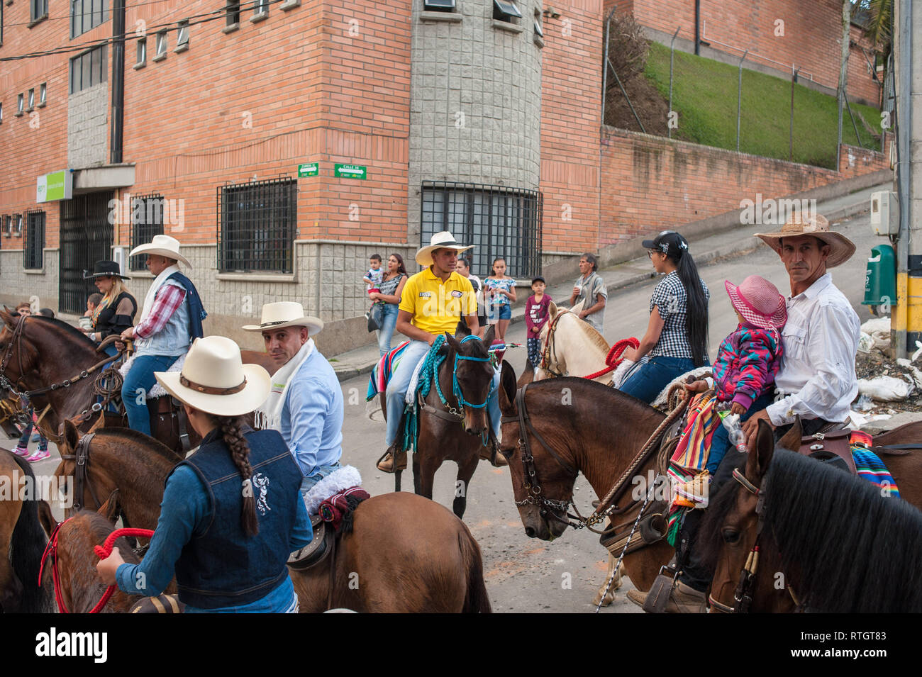 Donmatias, Antioquia, Colombie : Cabalgata. Banque D'Images