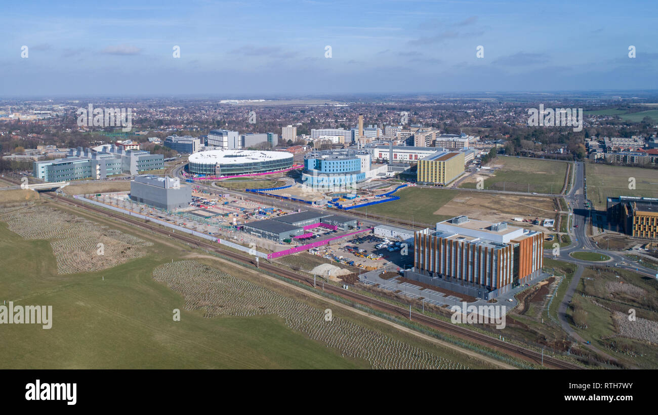 Stock photo aérienne de la Cambridge Università campus qui comprend l'hôpital Addenbrooke et l'hôpital Papworth Royal à Cambridge, Cambridgeshire, Royaume-Uni. Banque D'Images