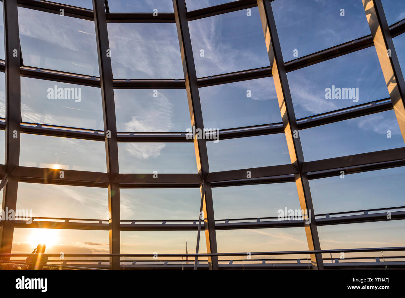 Gass dôme de l'intérieur du bâtiment du Reichstag, Berlin, Allemagne Banque D'Images