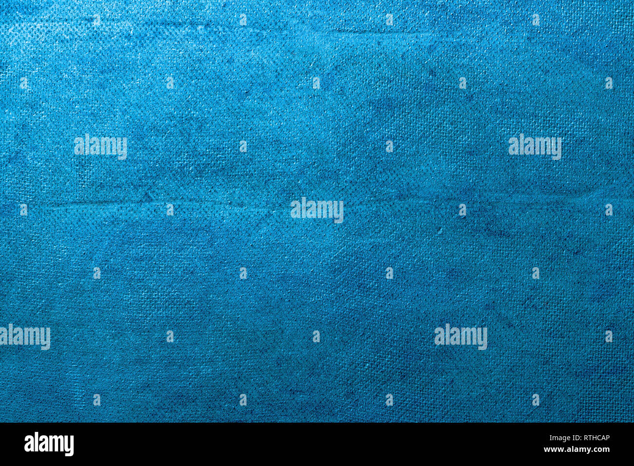 L'arrière-plan. La surface de la texture rugueuse avec carton comprimé est peint avec de la peinture bleue. Banque D'Images