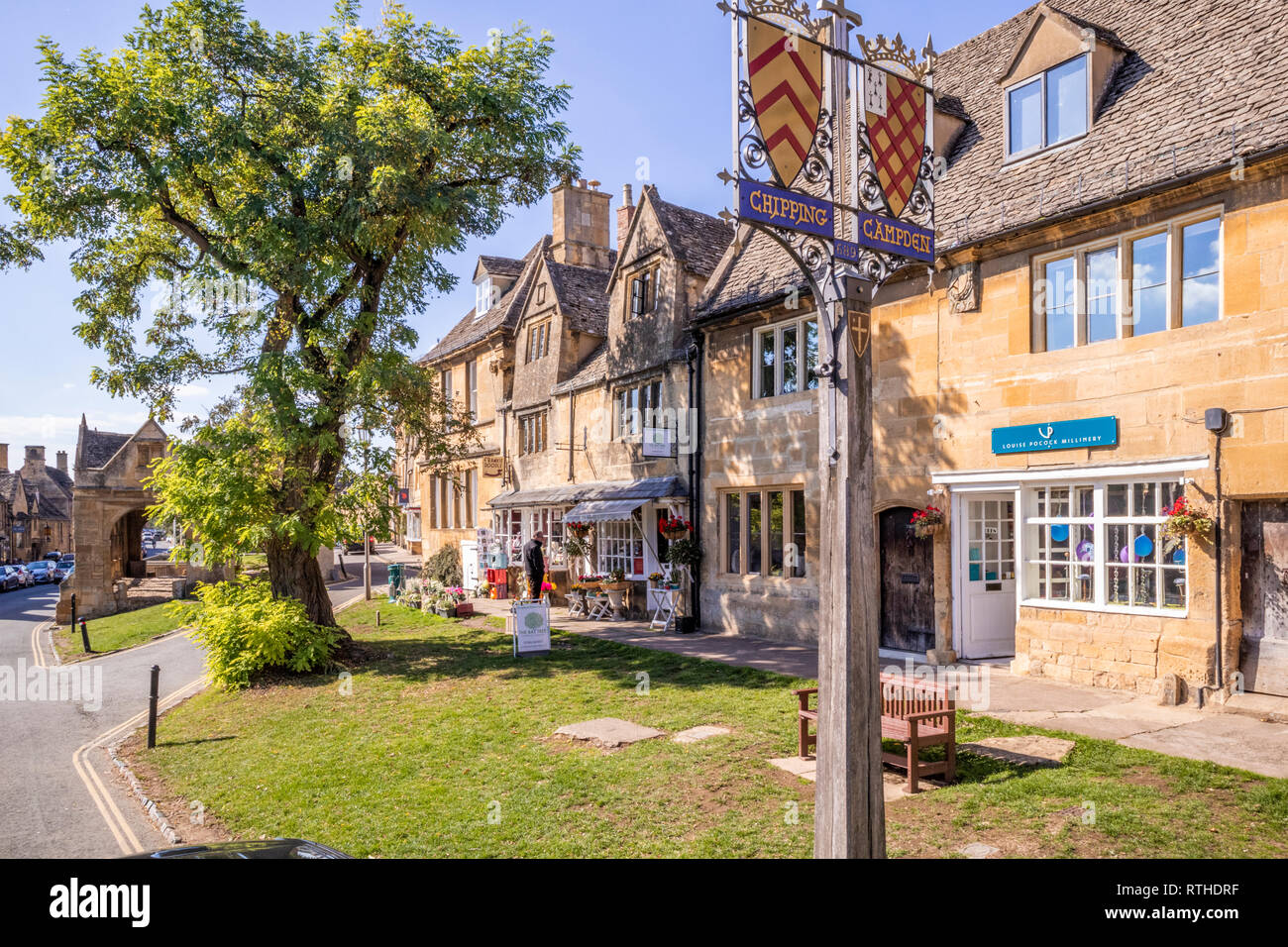 Vieilles maisons et boutiques de la rue principale dans la ville de Chipping Campden Cotswolds, Gloucestershire, Royaume-Uni Banque D'Images