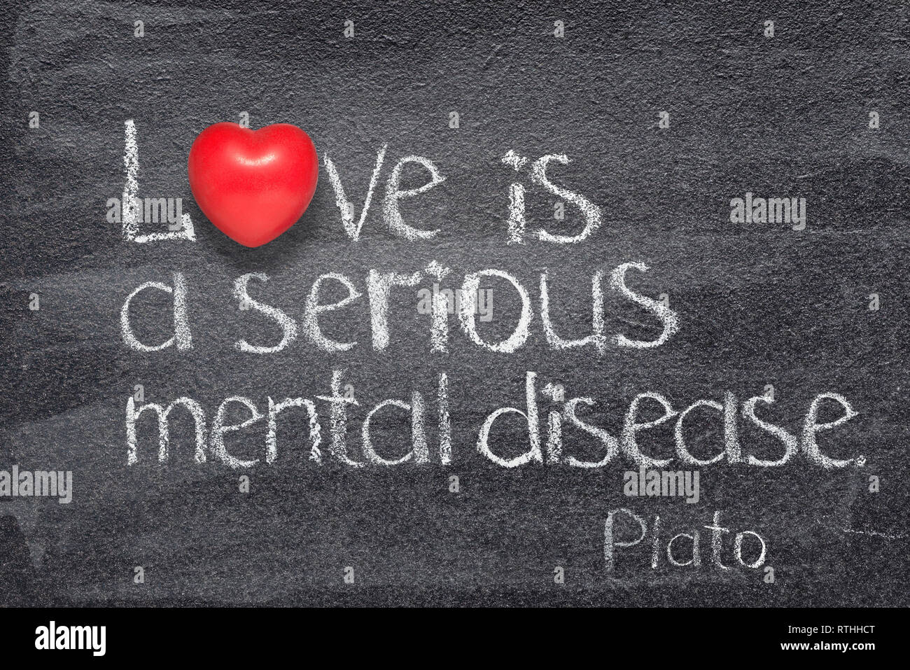 L Amour Est Une Maladie Mentale Grave Citation De L Ancien Philosophe Grec Platon Ecrit Sur Tableau Noir Avec Le Symbole De Coeur Rouge Au Lieu D O Photo Stock Alamy