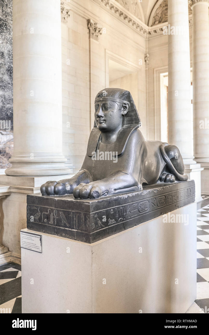 Paris, France - le 7 mai 2018 : Grand Sphinx de pharaon Neferites je dans le musée du Louvre, Paris. Banque D'Images