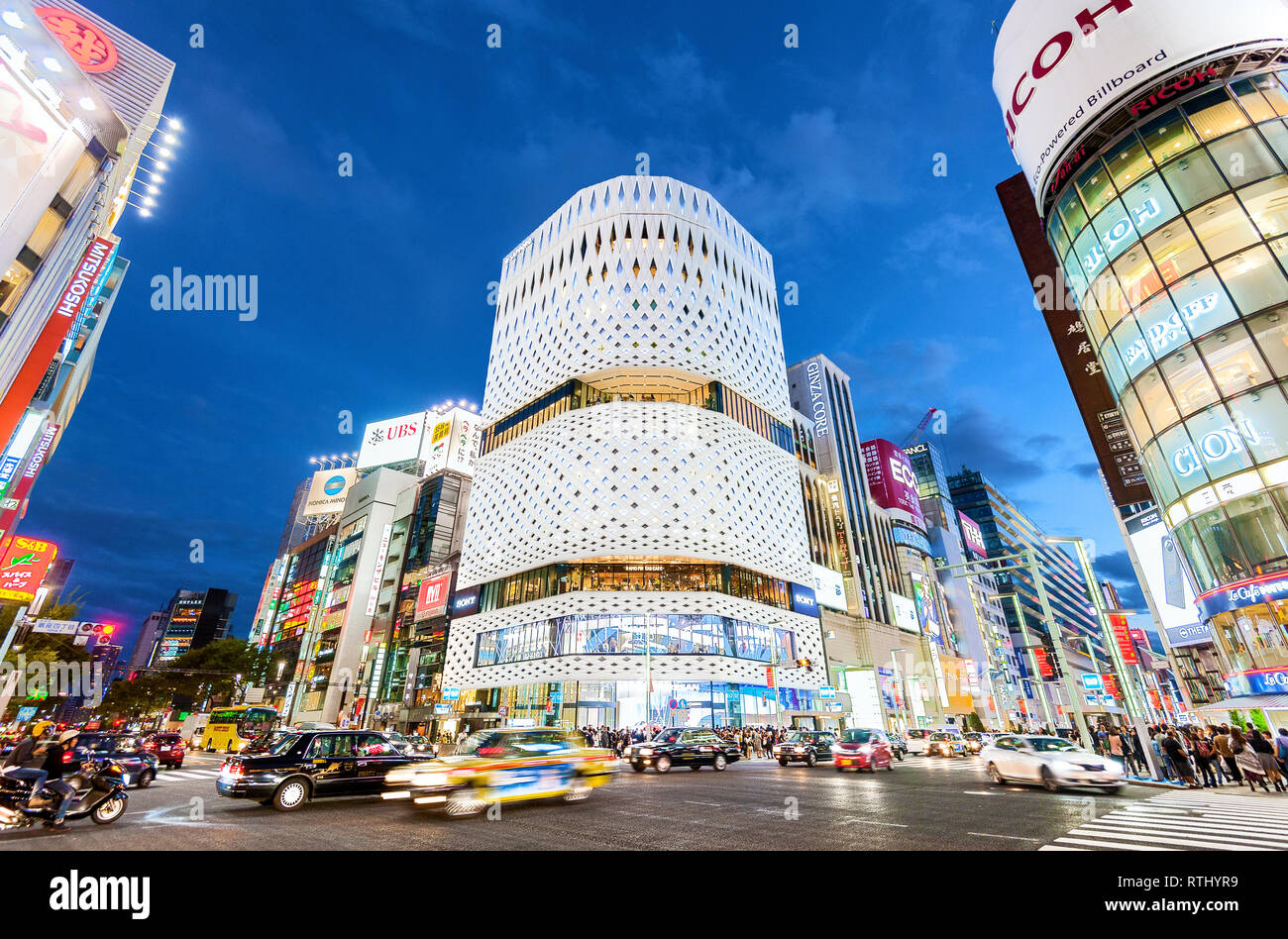 Ginza Tokyo Ginza Place Klein Dytham Architecture Ginza Tokyo Japon Crossing Banque D'Images