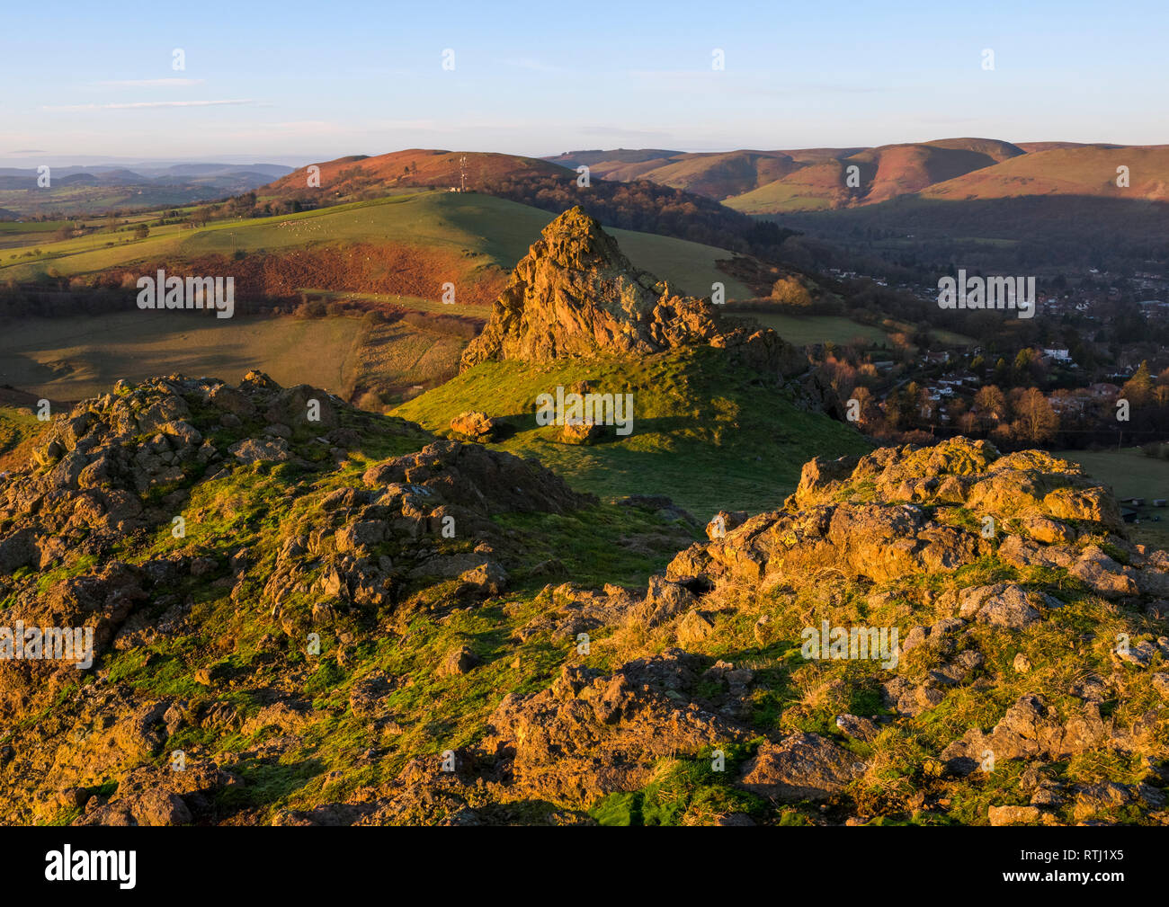 Hope Bowdler au lever du soleil, avec le Long Mynd et Church Stretton, Shropshire. Banque D'Images