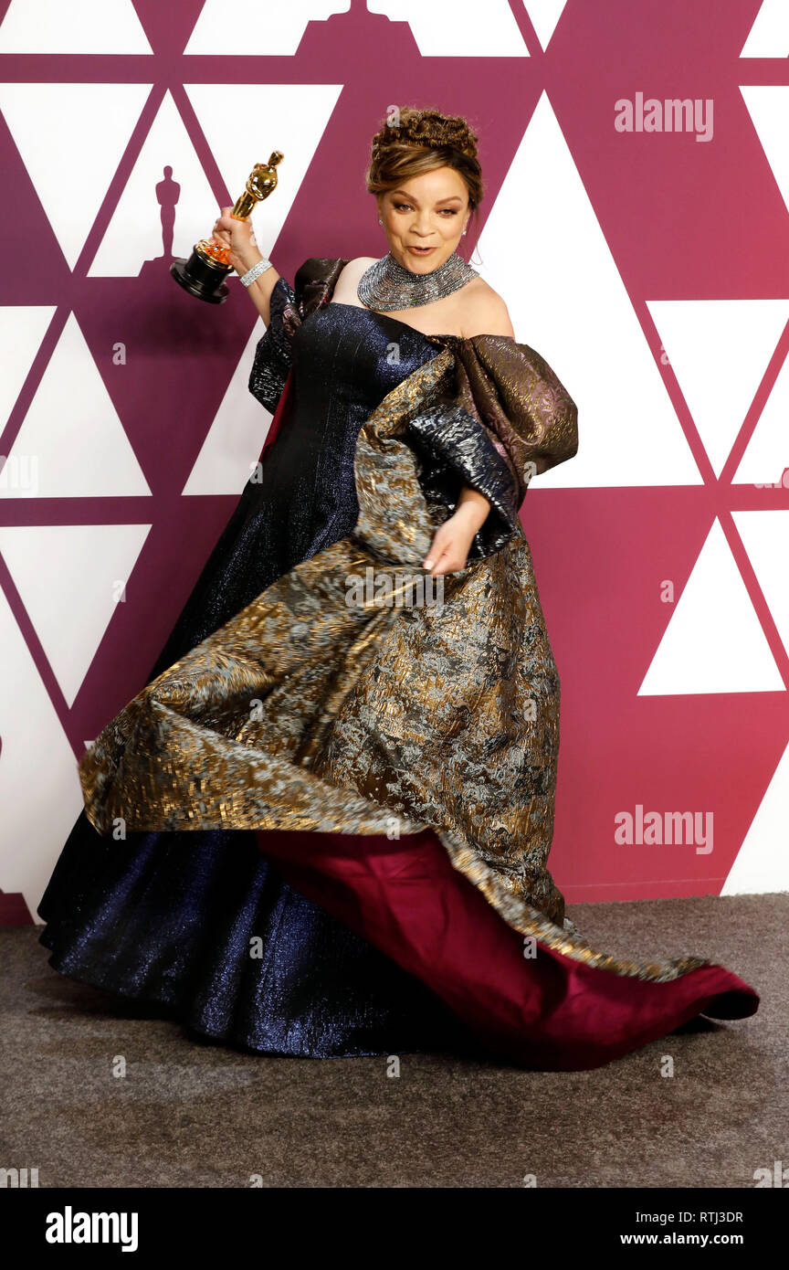 Meilleur costume design winner pour 'Black Panther' Ruth E. Carter pose dans la salle de presse de l'Oscar au cours de la 91e Academy Awards annuels au Kodak Theater à Hollywood, Californie le 24 février 2019. Banque D'Images