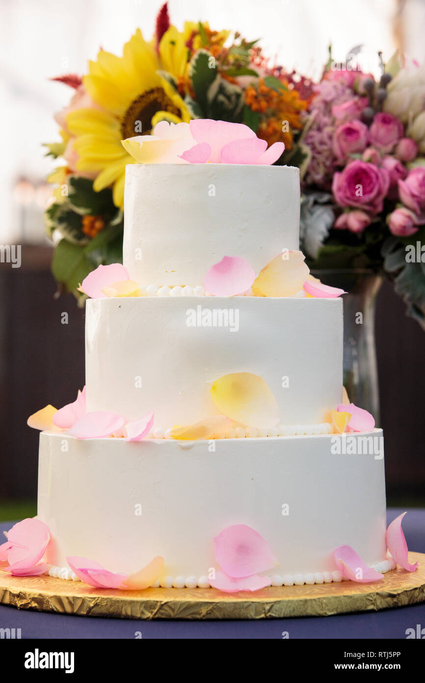 Gateau de mariage rose jaune