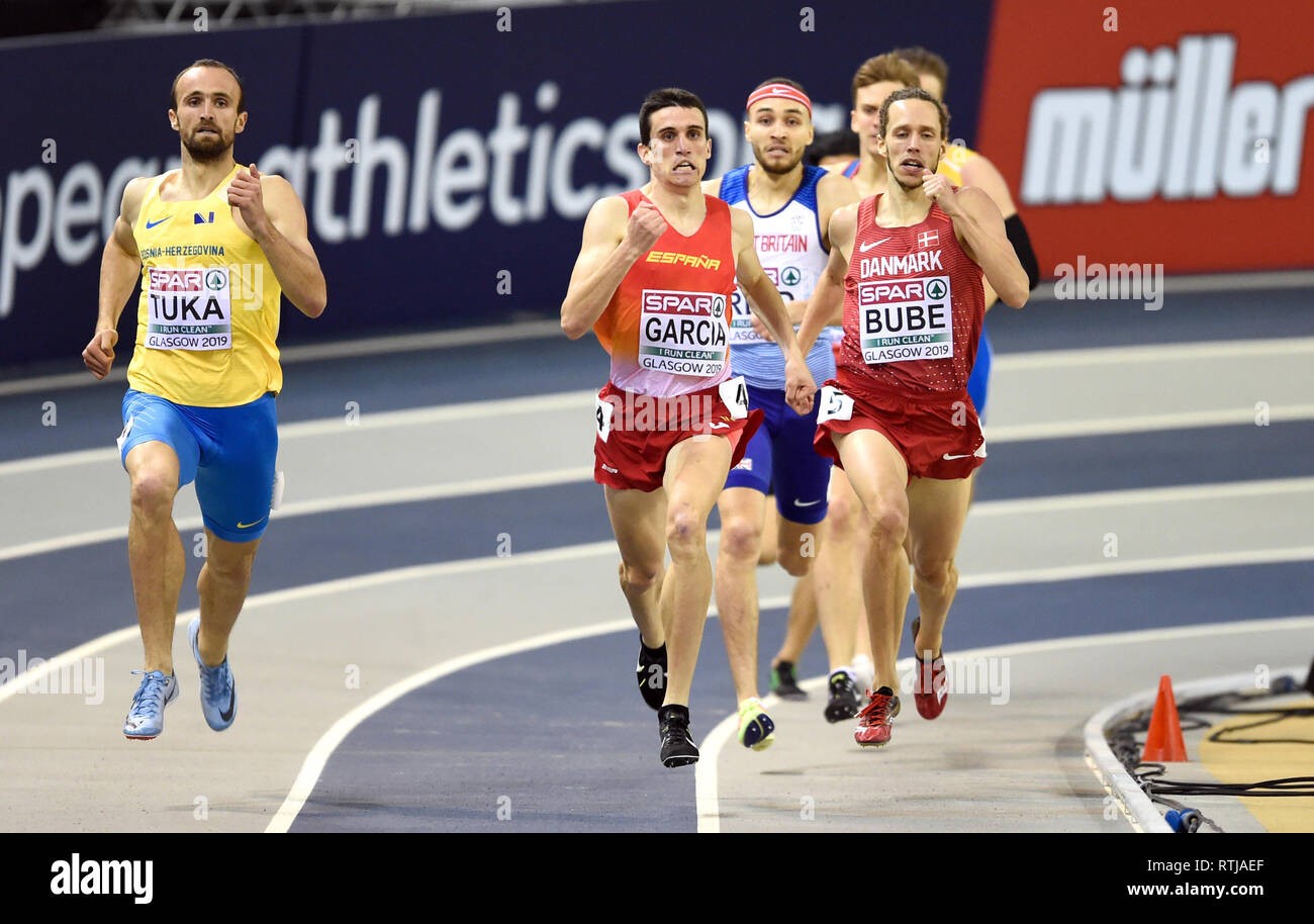 (De gauche à droite) de la Bosnie-Herzégovine la Amel Tuka, Espagne, Mariano Garcia et le Danemark Andreas Bube au 800m hommes 1 la chaleur au cours de la première journée de l'Indoor d'athlétisme à l'Emirates Arena, Glasgow. Banque D'Images