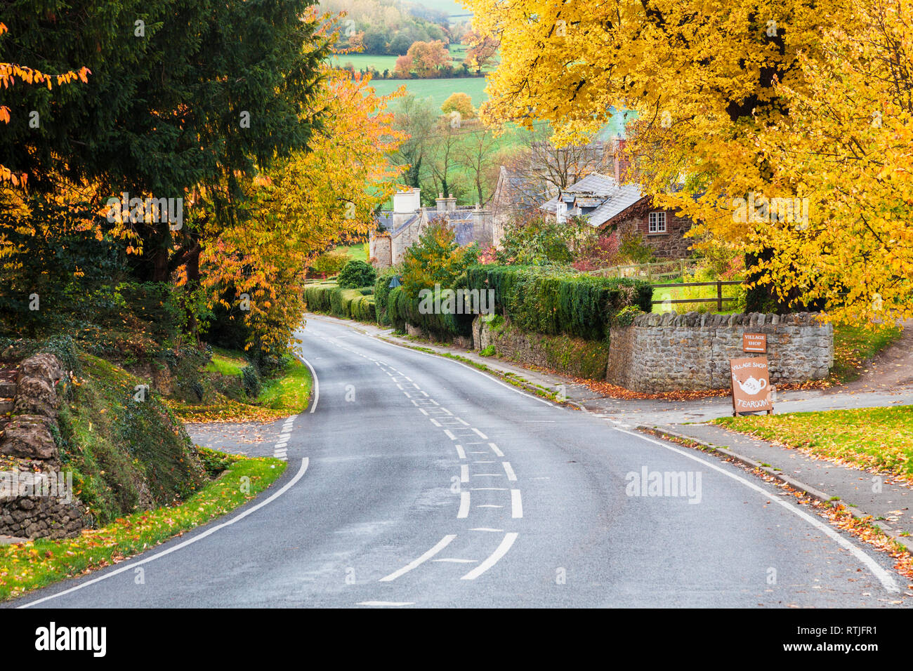 L'automne dans le village de Cotswold Coleshill dans Gloucestershire, Angleterre, RU Banque D'Images