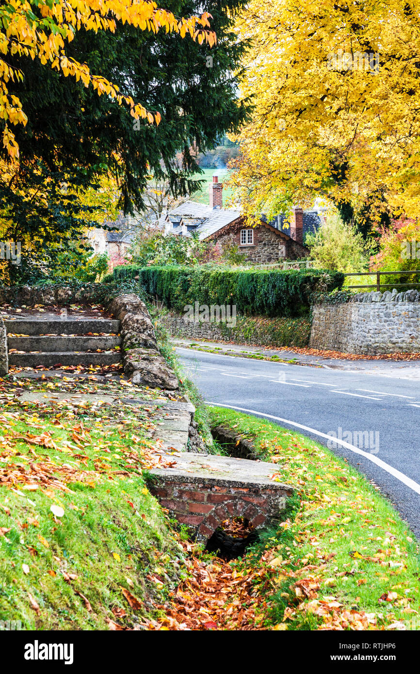 L'automne dans le village de Cotswold Coleshill dans Gloucestershire, Angleterre, RU Banque D'Images