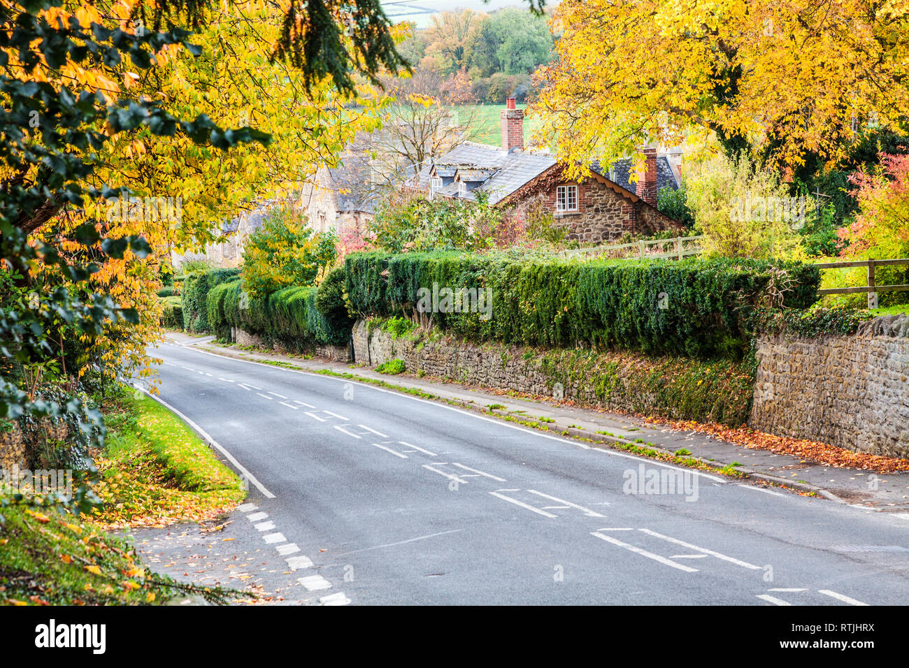 L'automne dans le village de Cotswold Coleshill dans Gloucestershire, Angleterre, RU Banque D'Images