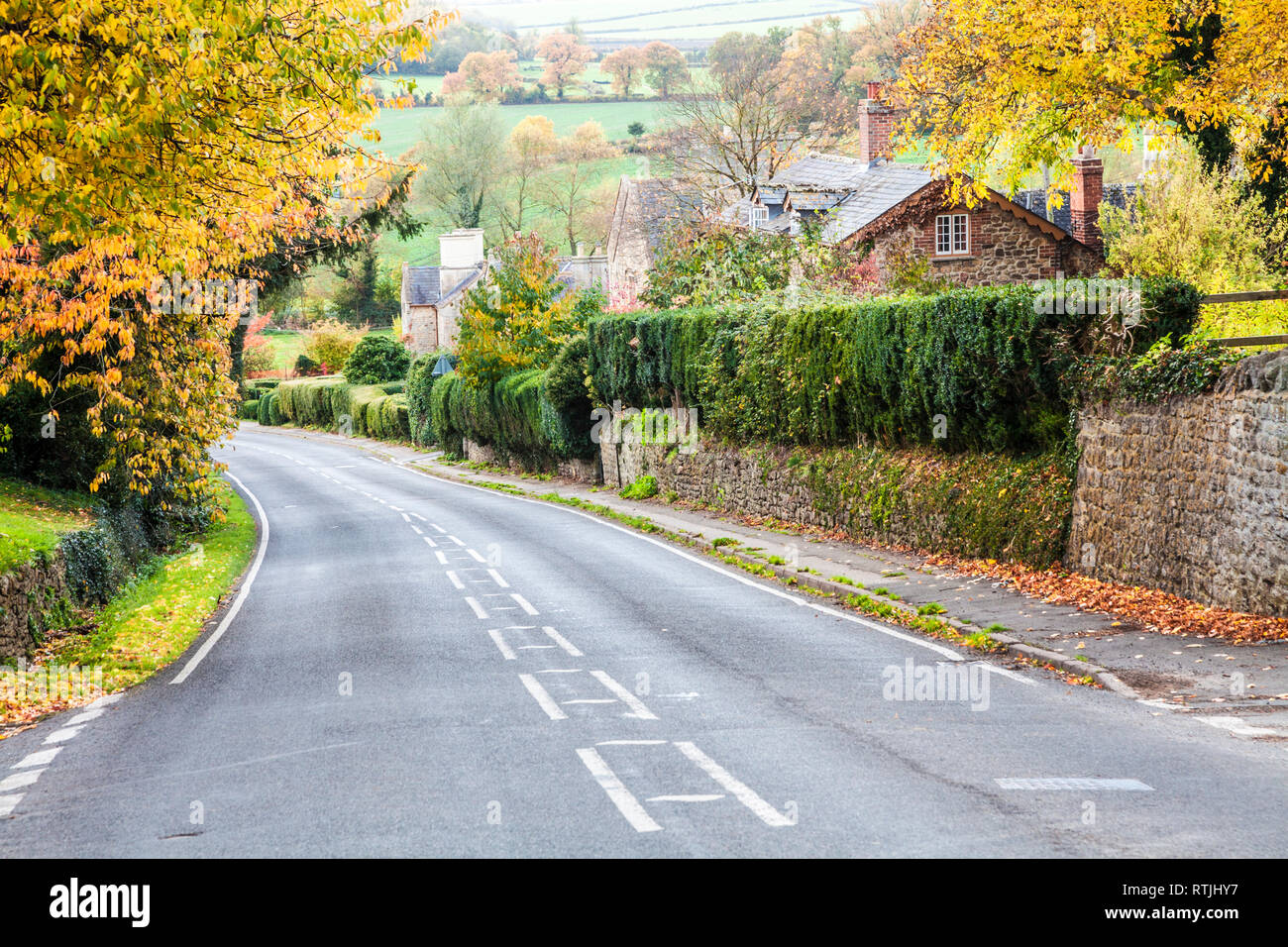 L'automne dans le village de Cotswold Coleshill dans Gloucestershire, Angleterre, RU Banque D'Images