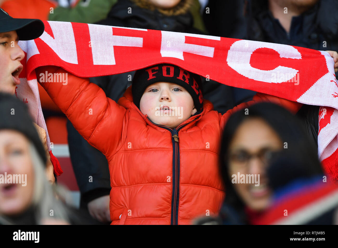 9 février 2019, la ville, Nottingham, Angleterre ; Sky Bet Championship, Nottingham Forest v Brentford : jeune partisan des forêts Crédit : Jon Hobley/News Images images Ligue de football anglais sont soumis à licence DataCo Banque D'Images