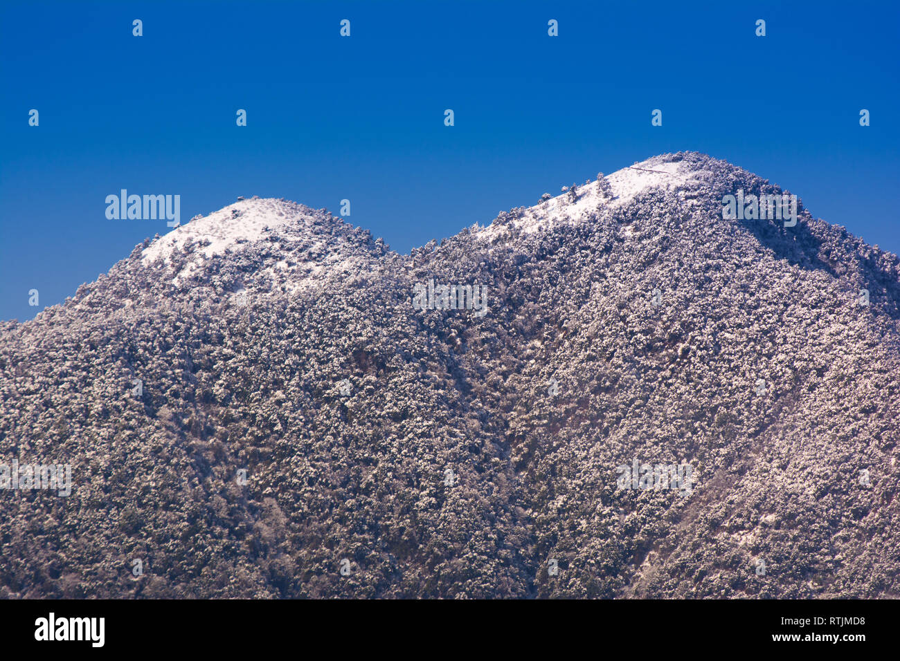 Vue majestueuse de la colline couverte de neige à partir de Katmandou Banque D'Images