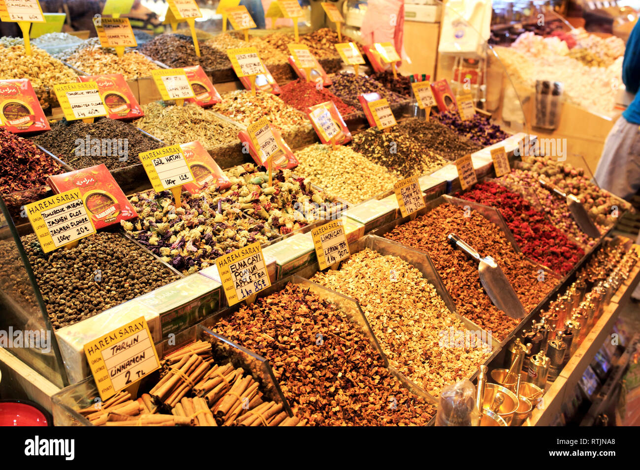 Marché aux épices, Bazar égyptien, des plats traditionnels turcs, Istanbul, Turquie Banque D'Images