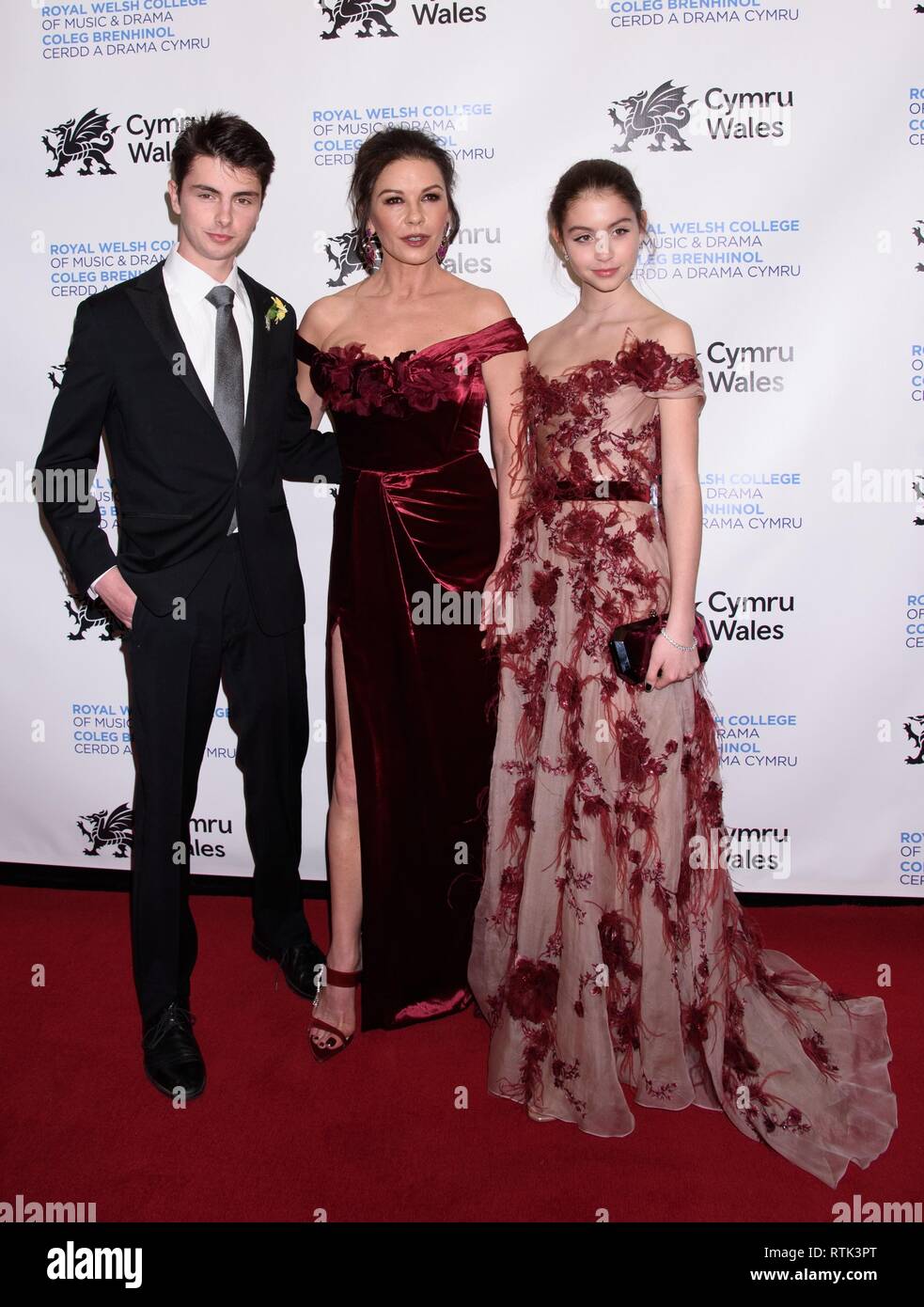 Catherine zeta jones dylan michael douglas et carys zeta douglas Banque