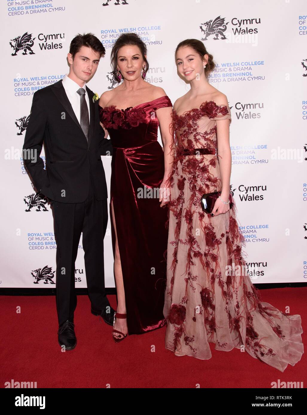 Catherine zeta jones dylan michael douglas et carys zeta douglas Banque