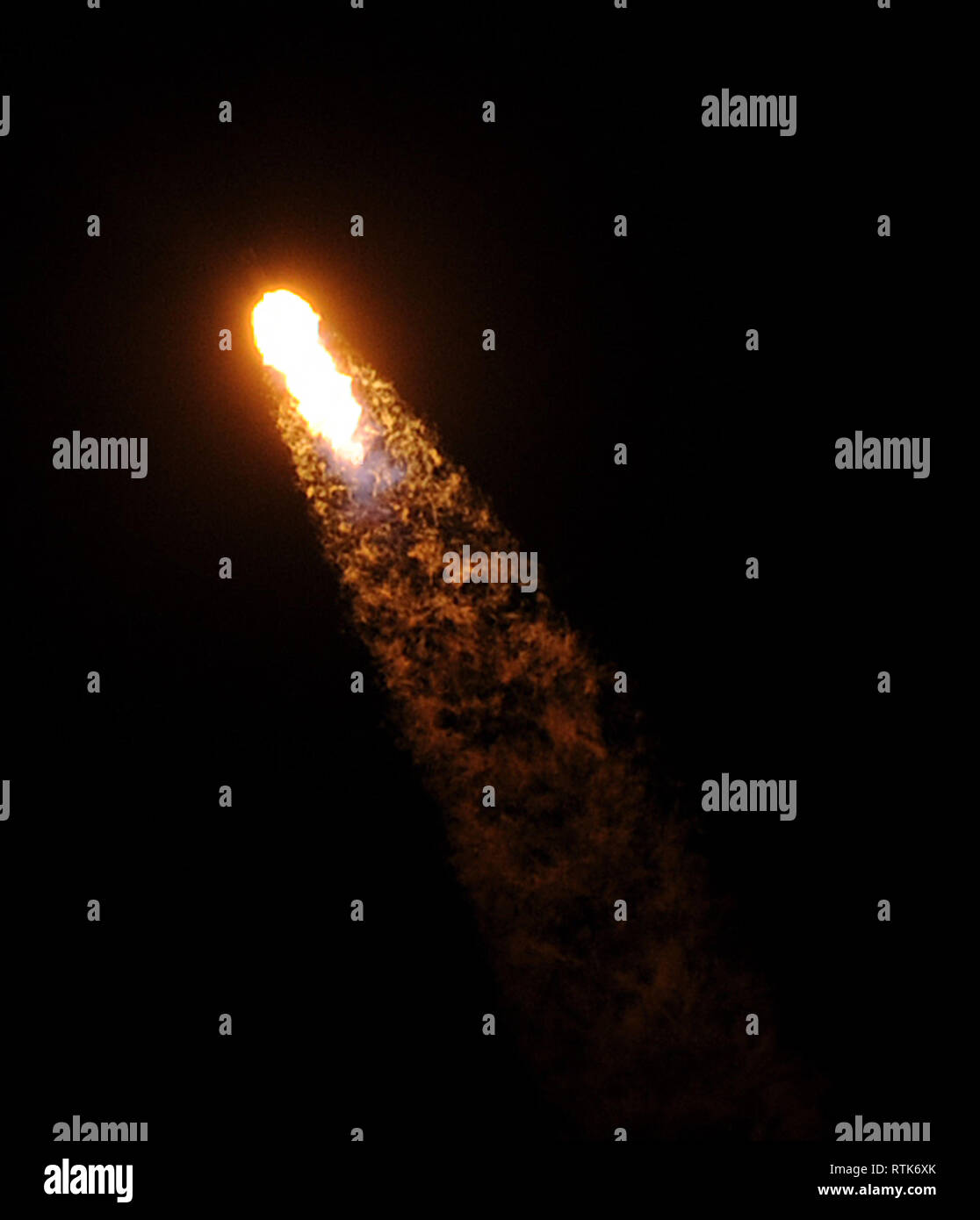 Au centre spatial Kennedy, en Floride, USA. 2e Mar 2019. Une fusée SpaceX Falcon 9 portant l'équipage sans pilote capsule Dragon lance avec succès sur son premier vol, Démo-1, le 2 mars à 2:49 h HNE à partir de 39A au Centre spatial Kennedy en Floride. (Paul Hennessy/Alamy) Crédit : Paul Hennessy/Alamy Live News Banque D'Images