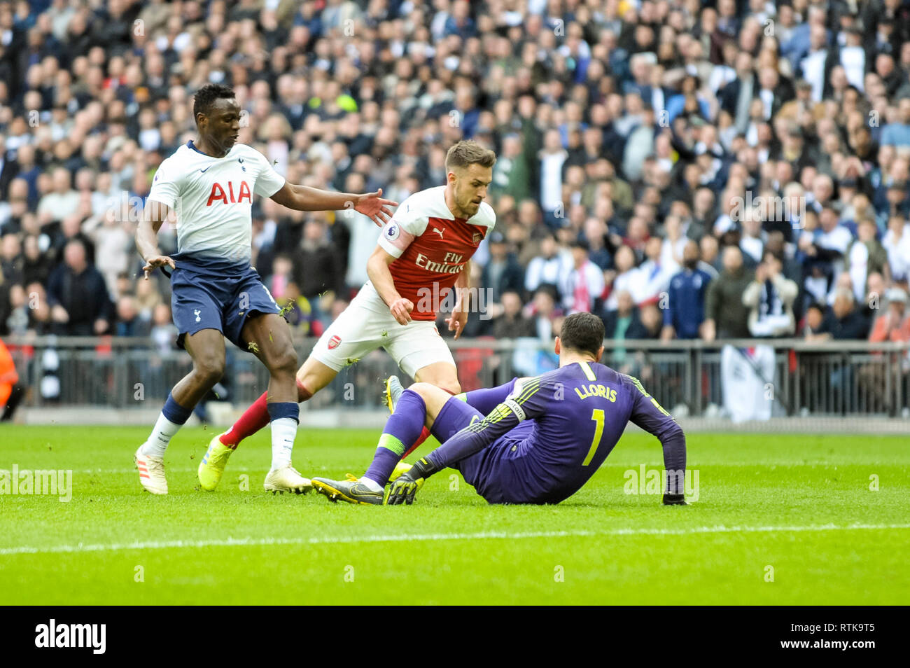 Londres, Royaume-Uni. 2 mars 2019. Aaron Ramsey d'Arsenal marque son premier but durant le match de championnat entre Arsenal et Tottenham Hotspur au stade de Wembley, Londres, Angleterre le 2 mars 2019. Photo par Adamo Di Loreto. Usage éditorial uniquement, licence requise pour un usage commercial. Aucune utilisation de pari, de jeux ou d'un seul club/ligue/dvd publications. Banque D'Images