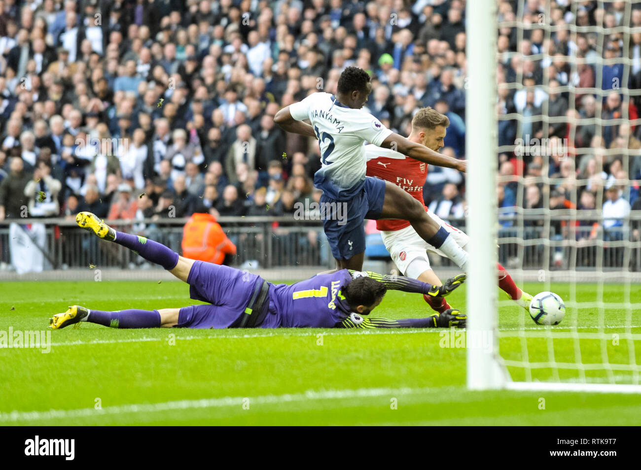 Londres, Royaume-Uni. 2 mars 2019. Aaron Ramsey d'Arsenal marque son premier but durant le match de championnat entre Arsenal et Tottenham Hotspur au stade de Wembley, Londres, Angleterre le 2 mars 2019. Photo par Adamo Di Loreto. Usage éditorial uniquement, licence requise pour un usage commercial. Aucune utilisation de pari, de jeux ou d'un seul club/ligue/dvd publications. Banque D'Images
