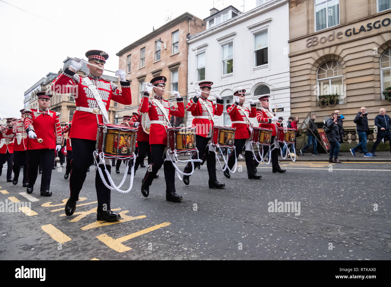 Glasgow, Ecosse, Royaume-Uni. 2 mars, 2019. Membres prenant part dans la ville de Glasgow Courcelles Branch Club garçons apprentis de Derry Procession à travers les rues de la ville, y compris le dépôt de couronnes de fleurs au cénotaphe de George Square. Credit : Skully/Alamy Live News Banque D'Images