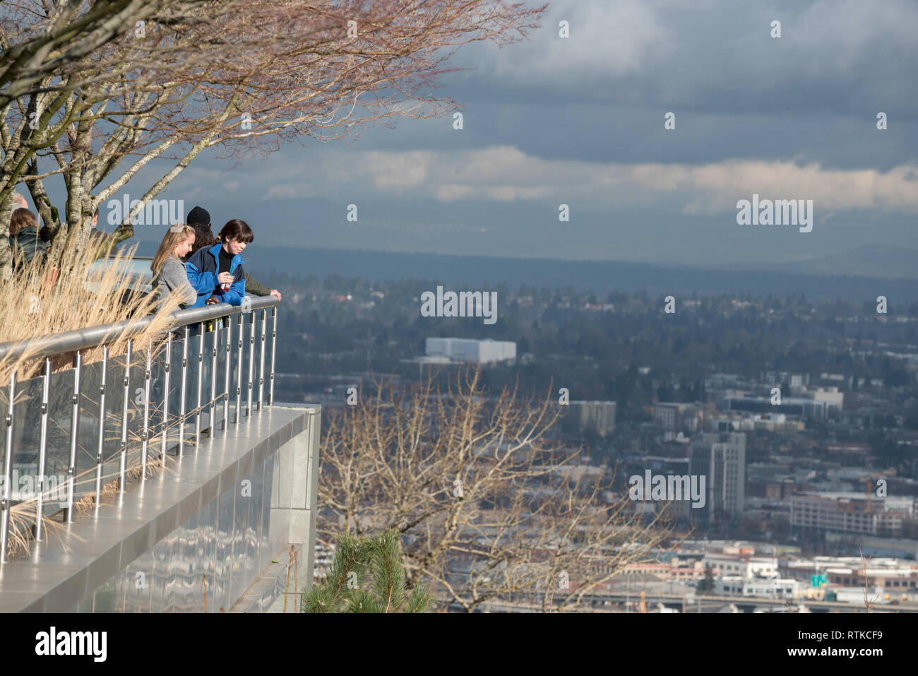 Affichage de Portland (Oregon) à partir d'un balcon à l'Oregon Health Sciences University Kohler Pavilion. Banque D'Images