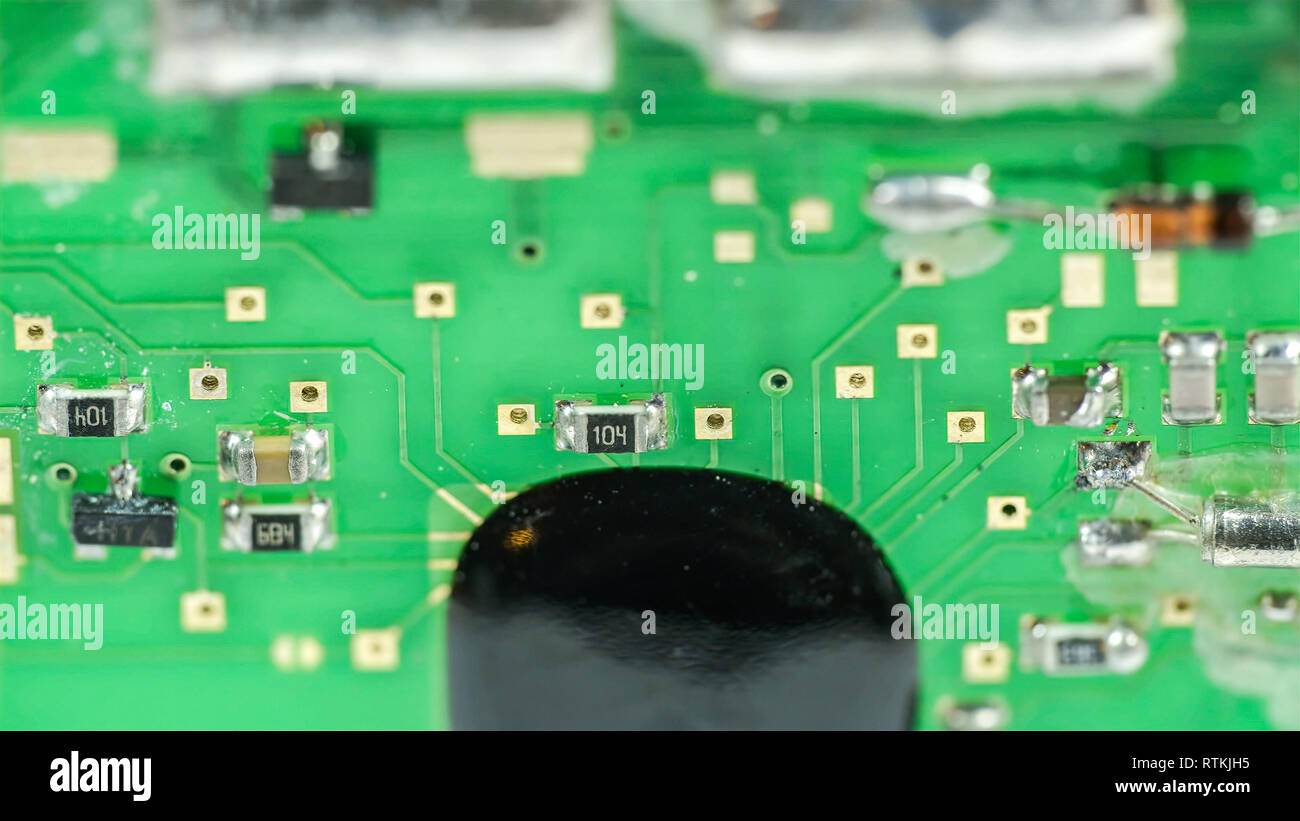 Des planches de la micro puce micro batterie montrant 104 nombre sur tous les transistors micro Banque D'Images