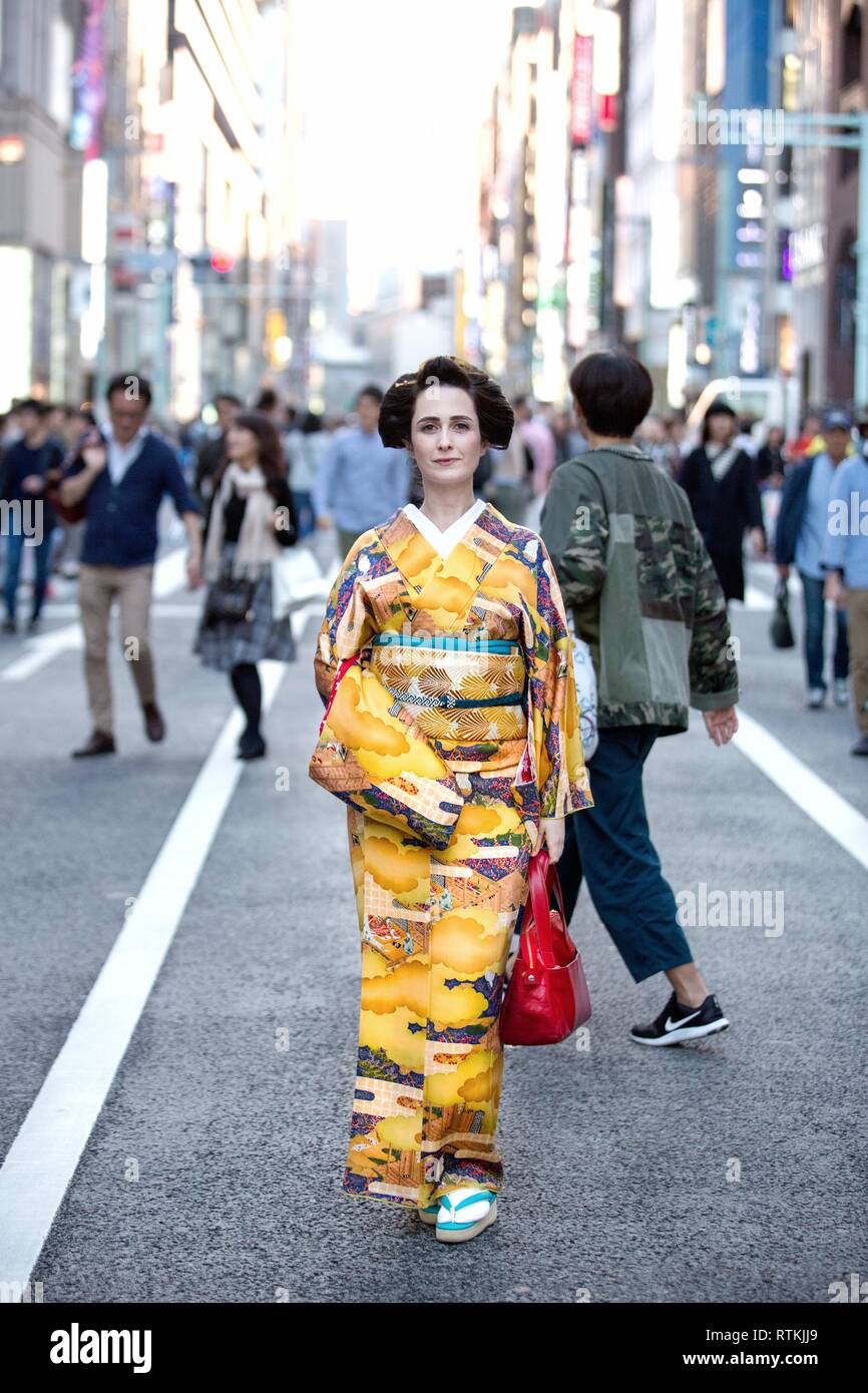 De belles femmes portant des costumes traditionnels japonais kimono dans  les rues de Tokyo,Japon,multi ethnic Japon Tokyo,Japon,rue street Photo  Stock - Alamy