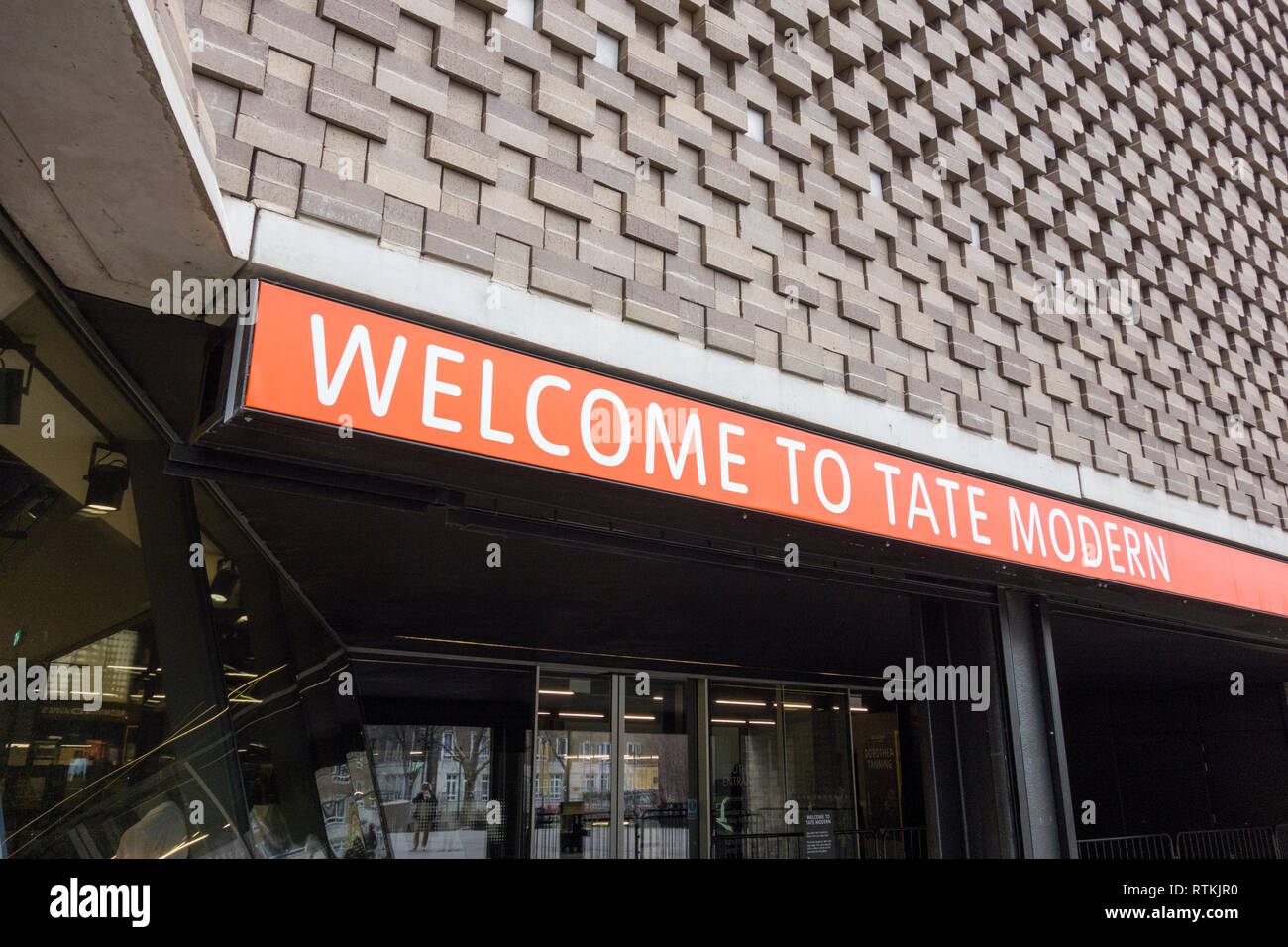 Bienvenue à Tate modern affiche à l'extérieur de la Tate Modern, Londres, UK Banque D'Images