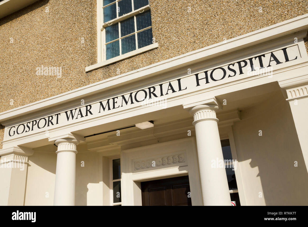 Façade et entrée de la Gosport War Memorial Hospital. Le Hampshire. UK. Banque D'Images