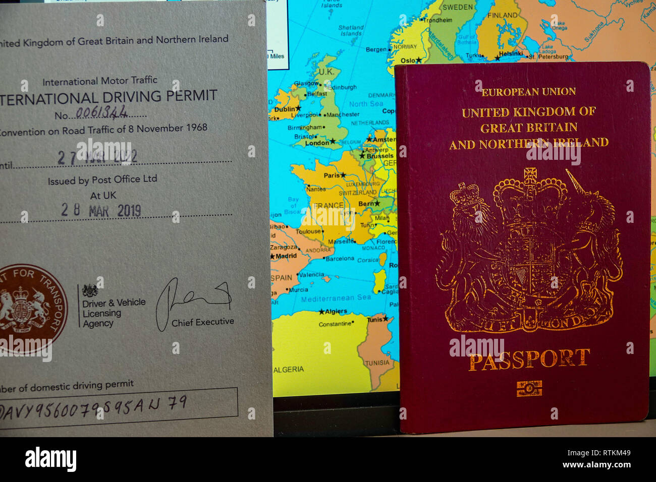 Permis de Conduire International - montrant le 1968 et 1949 versions de la PDI qui vous permettent de conduire dans certains pays d'Europe utilisent Banque D'Images