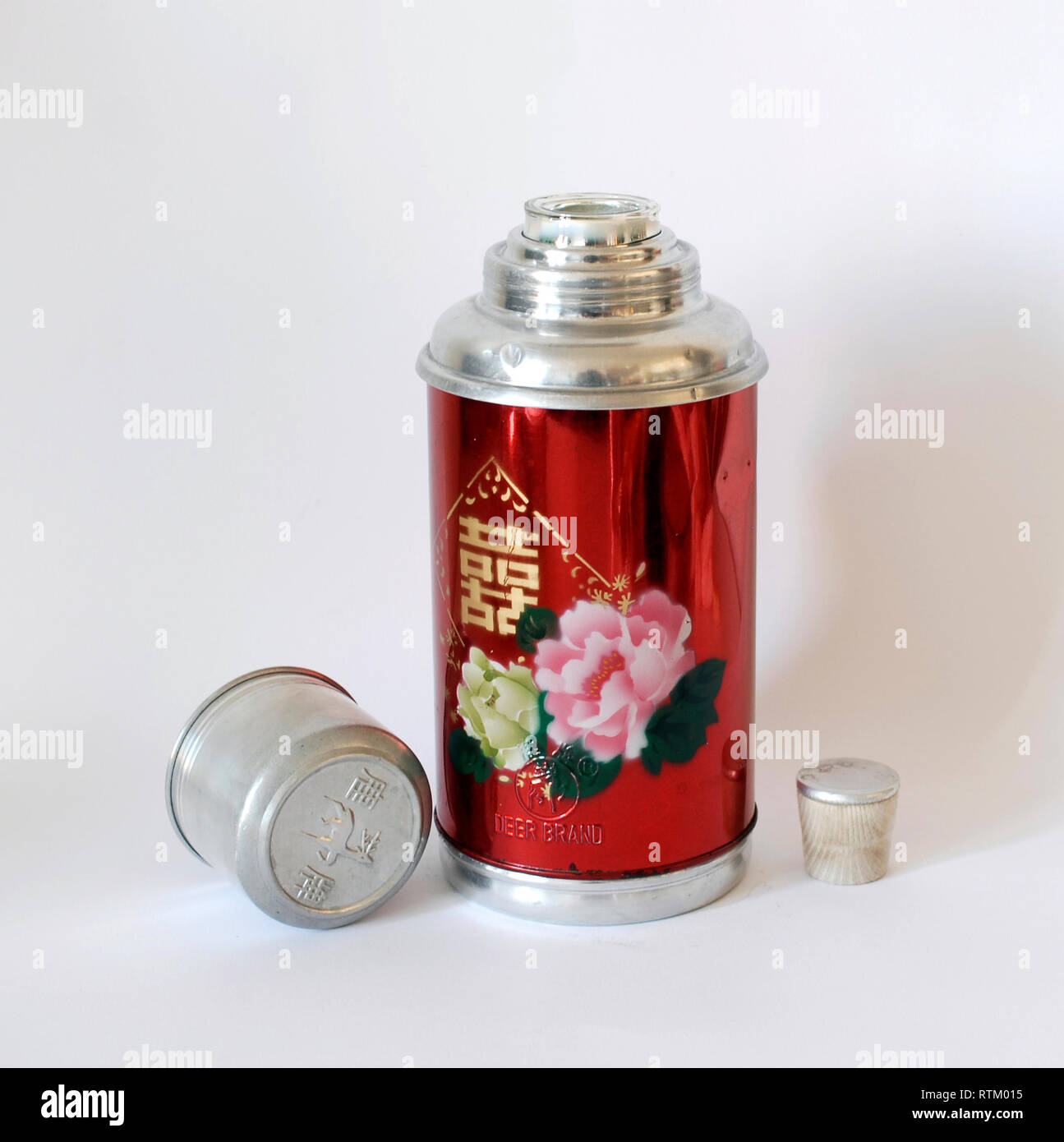 thermos chinois vintage en aluminium avec fleurs Photo Stock - Alamy