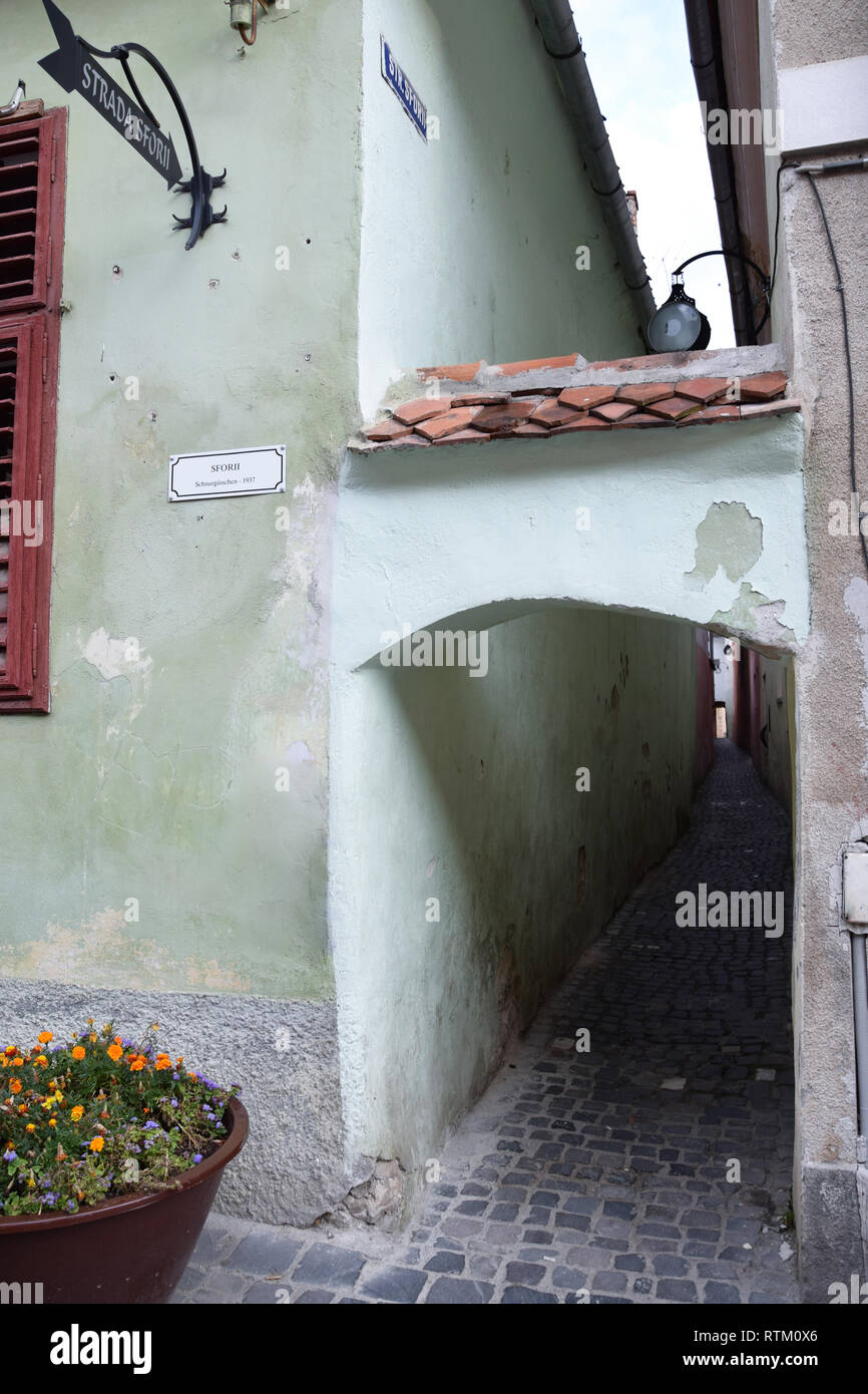 'Strada Sforii' - la rue la plus étroite d'Europe. Brasov, Roumanie. Banque D'Images