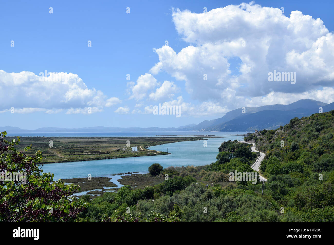 Paysage du Lac - Buthrotum de Butrint. Le sud de l'Albanie. Banque D'Images