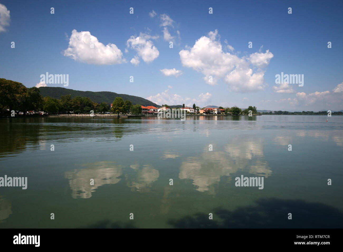Vue sur le lac d'Ioannina Banque D'Images