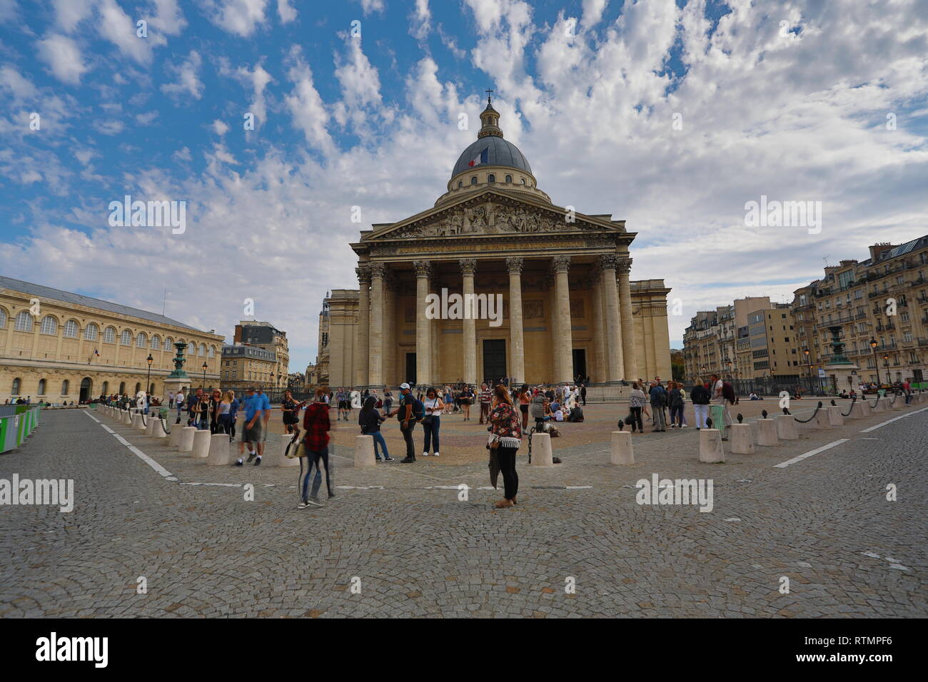 PARIS, FRANCE - 6 octobre, 2018 : Avis de Panthéon (à l'origine construit comme une église dédiée à Sainte Geneviève, 1790) du Boulevard St Germain. L'Qua Banque D'Images