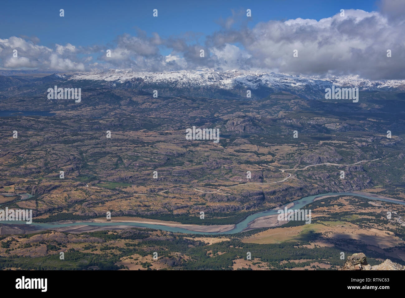 En voyant le Rio Ibanez et Villa Cerro Castillo, d'Aysen, en Patagonie, au Chili Banque D'Images