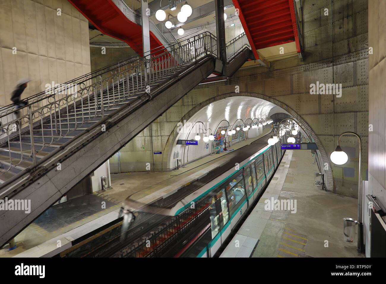 FRANCE, PARIS - 8 octobre 2018 : Métro Station citer, de l'Infrastructure urbaine Banque D'Images