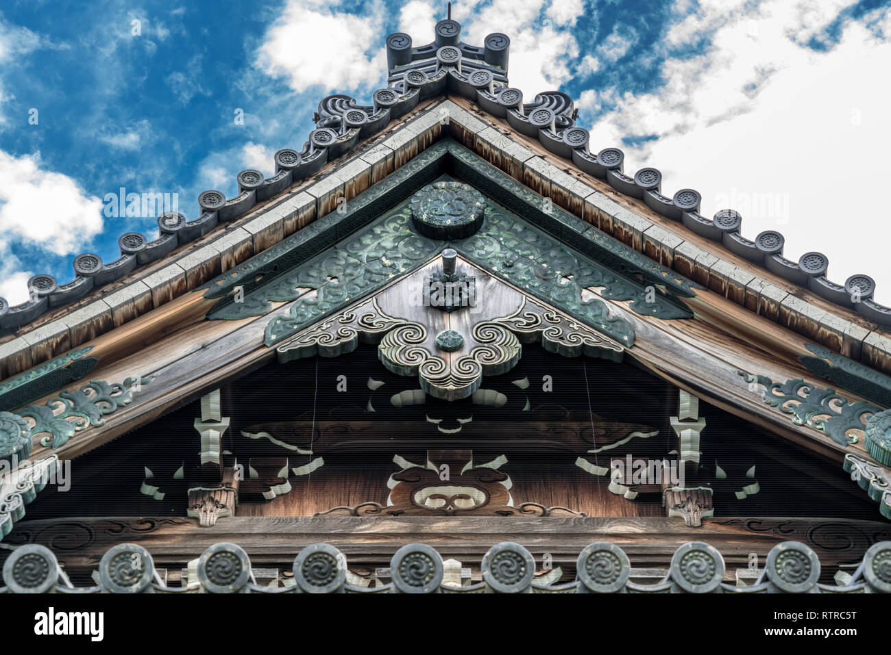 Détail de toit Honden ou Butsuden (Hall principal) à Otani Honbyo (Mausolée Otani) Gohonbyo "Ootani'. Situé à Kyoto, Japon Banque D'Images