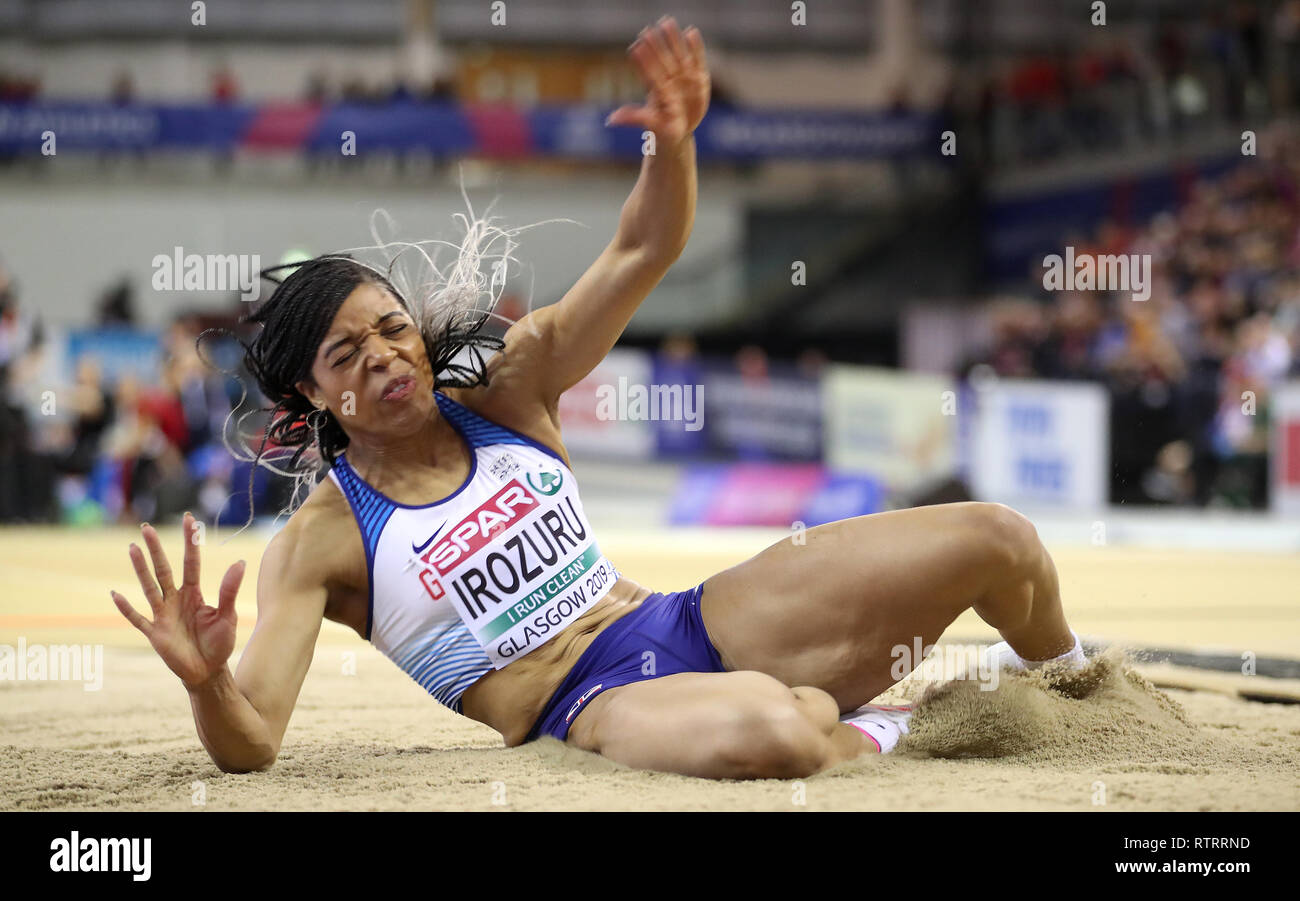La société britannique Abigail Irozuru en action pendant le saut en longueur pendant deux jours de l'Indoor d'athlétisme à l'Emirates Arena, Glasgow. Banque D'Images