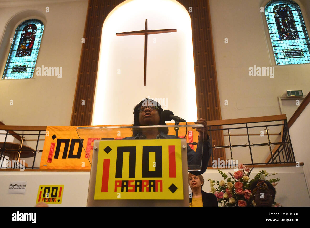 Shadow home secretary Diane Abbott s'exprimant lors d'un No Pasaran conférence dans le centre de Londres, sur la lutte contre l'extrême droite. Banque D'Images