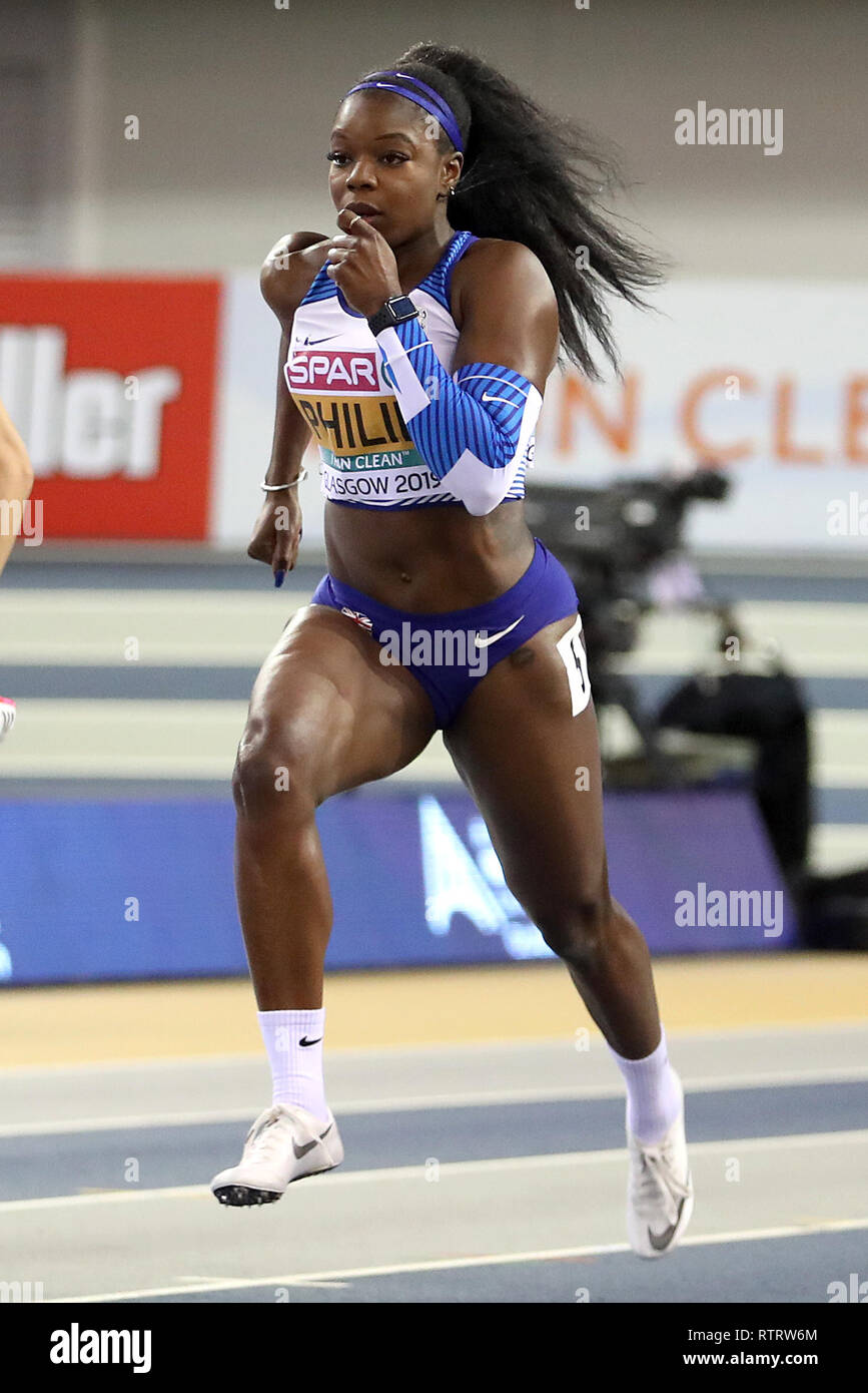 La société britannique Philip Asha en action pendant la chaleur de la femme 60m une durant la deuxième journée de l'Indoor d'athlétisme à l'Emirates Arena, Glasgow. Banque D'Images