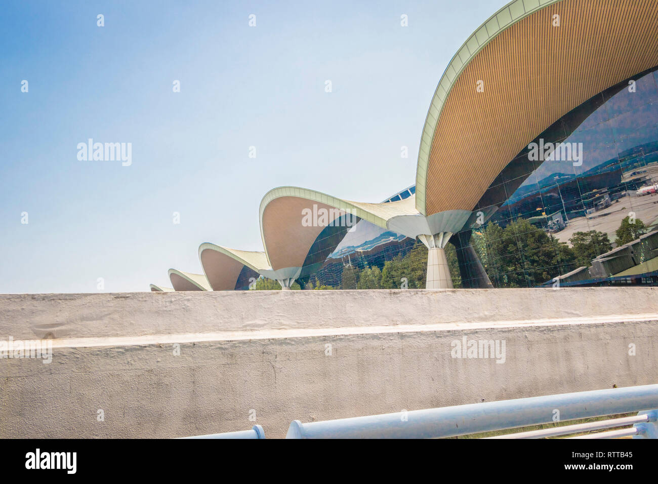 Auvent moderne KLIa de Kuala Lumpur International Airport Terminal Malaisie Banque D'Images