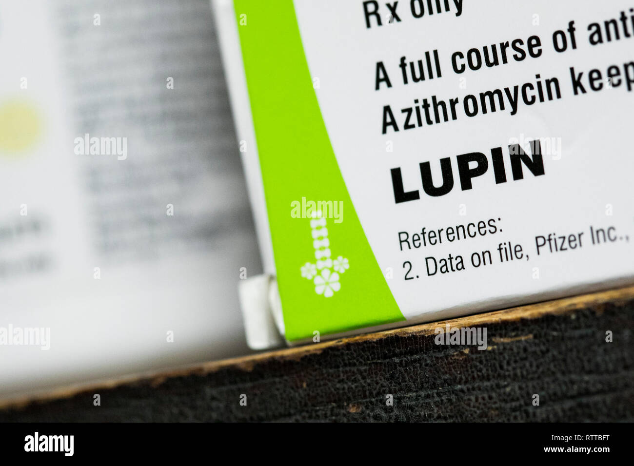 Un lupin Pharmaceuticals logo est visible sur l'emballage de produits pharmaceutiques sur ordonnance photographié dans une pharmacie. Banque D'Images