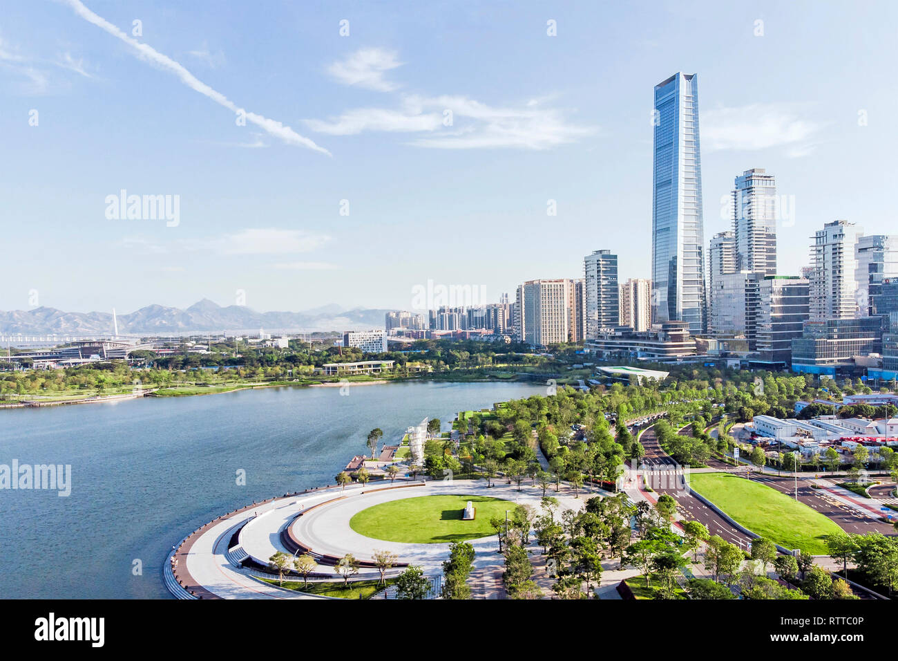 L'horizon de la Baie de Shenzhen et de bâtiments. Nouvelle propriété Développement et parc urbain. Banque D'Images