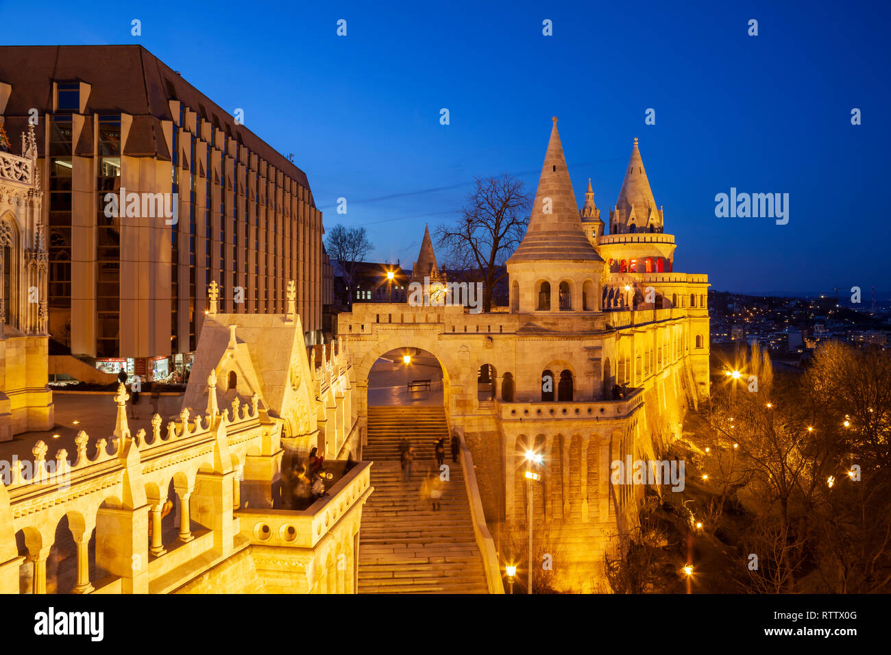 Soirée à la Bastion des Pêcheurs à Budapest. Banque D'Images