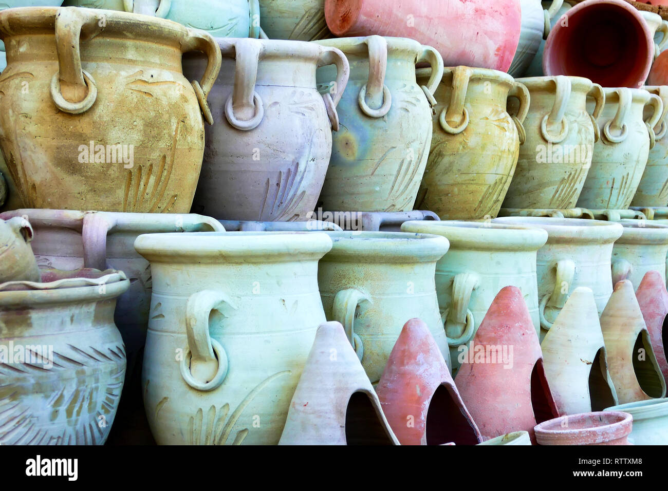 La poterie tunisienne - amphores de couleur Banque D'Images