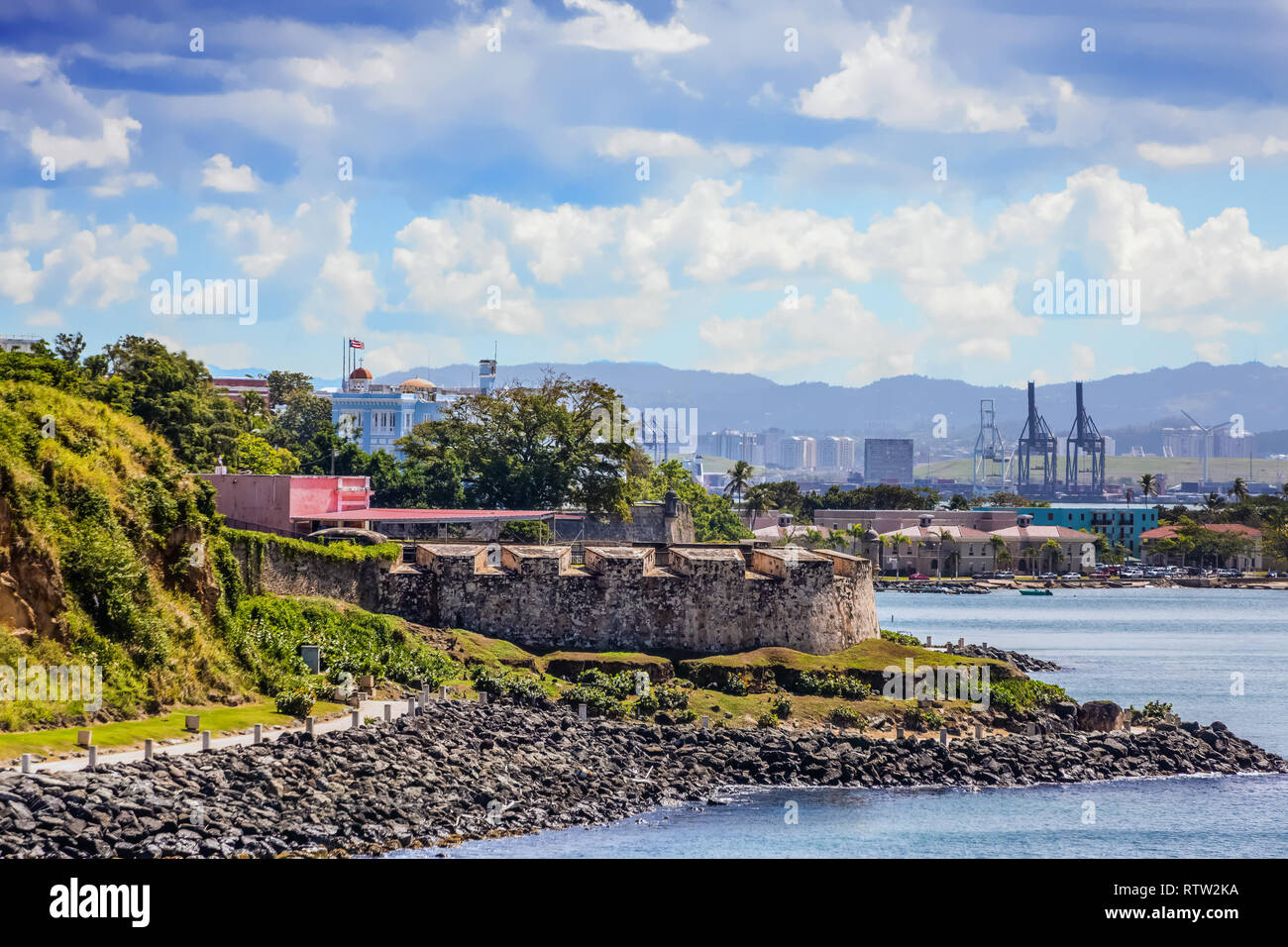 Les murs fortifiés sur la côte de Porto Rico Banque D'Images