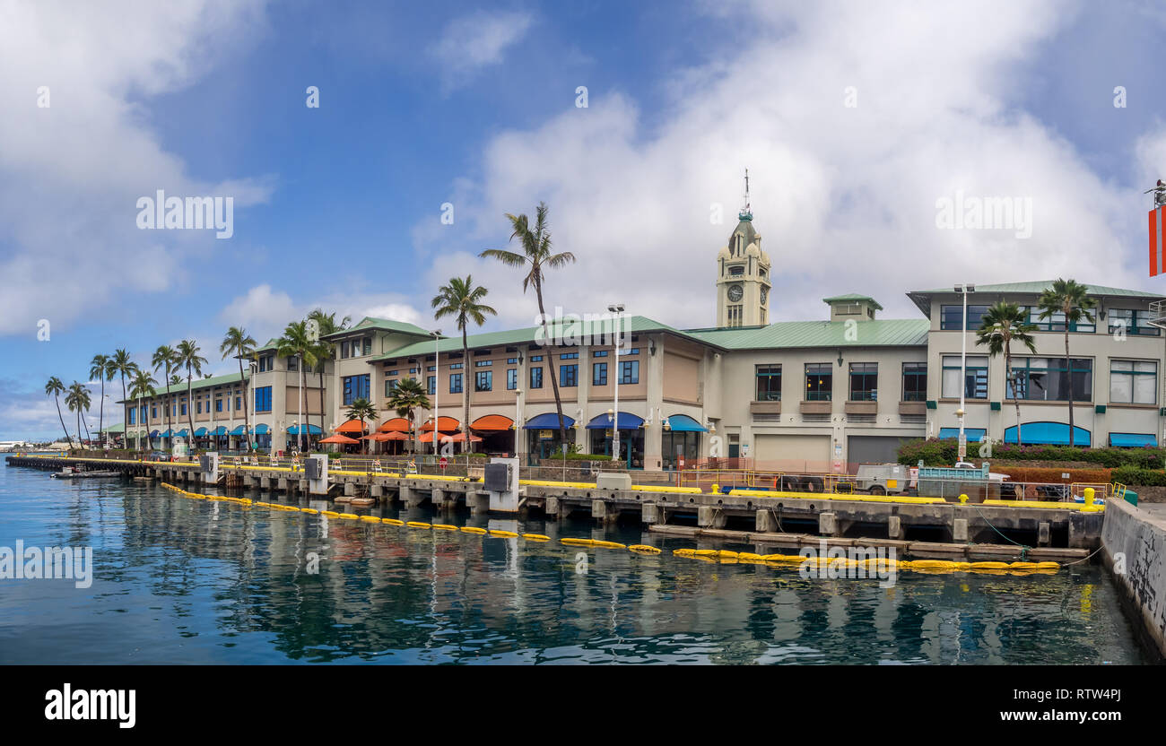 Vue du nouveau marché Aloha Tower lieu le 6 août 2016 à Honolulu, Hawaï. Aloha Tower Marketplace, récemment rénové, est l'entrée à Honolulu Har Banque D'Images